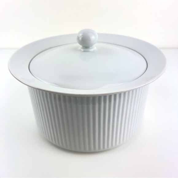DANSK Porcelain 3 qt. ROUND COVERED CASSEROLE Bisserup White - Picture 2 of 8
